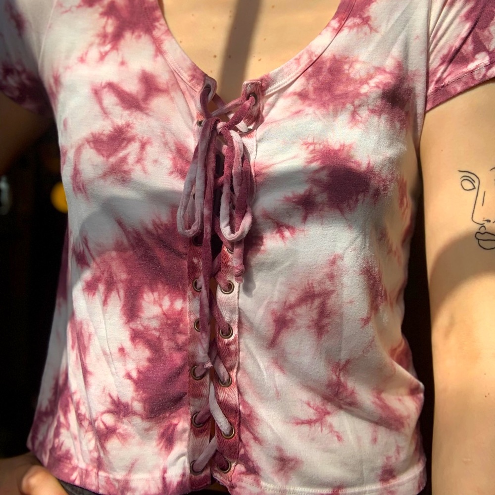 Tie dye pattern aero short sleeve lace up front